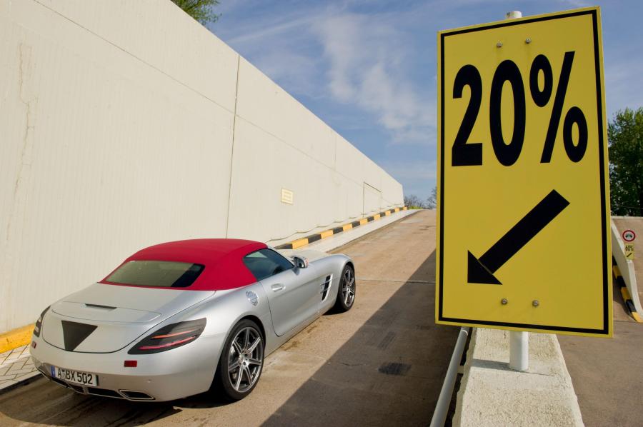  Mercedes-Benz SLS AMG Roadster 2012 года  (фото 126 из 198)
